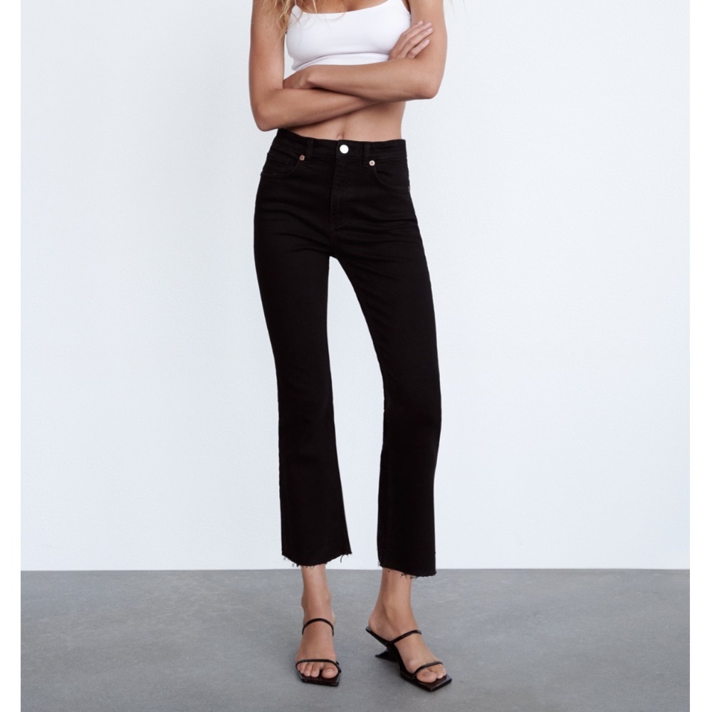 ZARA BLACK CROPPED FLARE JEANS